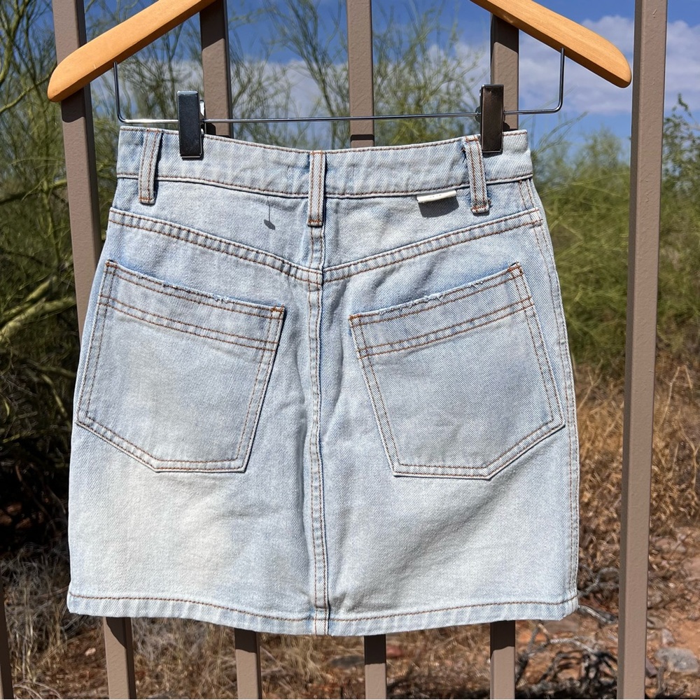 ⬇️💲Billabong NWT Women’s Denim Button Down Skirt Size 25 Lighter Denim 💯% Cotton - Picture 5 of 11
